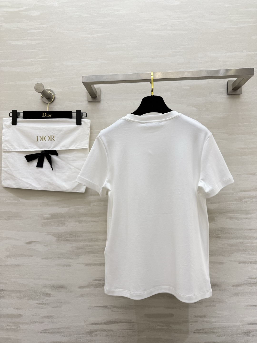 #Dio♡²⁶重工圆领T恤 立体手工钉珠 高级感拉满黑白粉三色 高支棉面料 透气亲肤 高品质定制 现货首