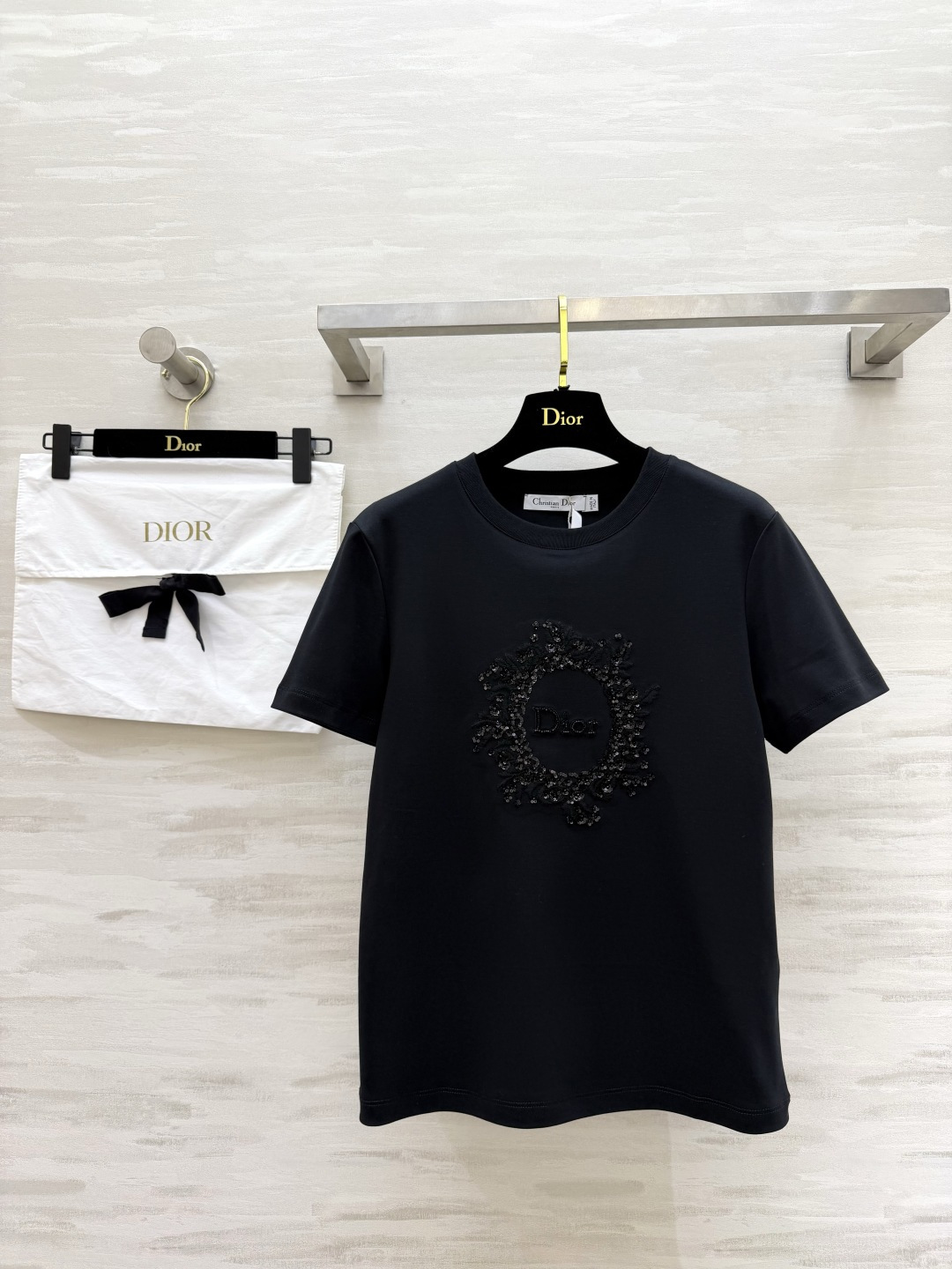 #Dio♡²⁶重工圆领T恤 立体手工钉珠 高级感拉满黑白粉三色 高支棉面料 透气亲肤 高品质定制 现货首