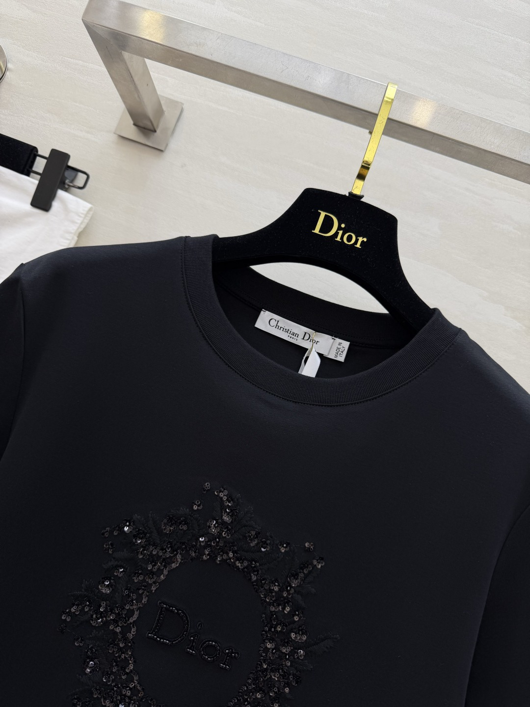 #Dio♡²⁶重工圆领T恤 立体手工钉珠 高级感拉满黑白粉三色 高支棉面料 透气亲肤 高品质定制 现货首