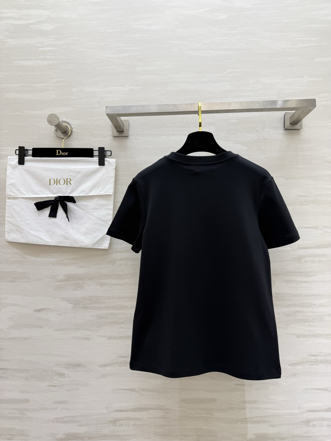 #Dio♡²⁶重工圆领T恤 立体手工钉珠 高级感拉满黑白粉三色 高支棉面料 透气亲肤 高品质定制 现货首