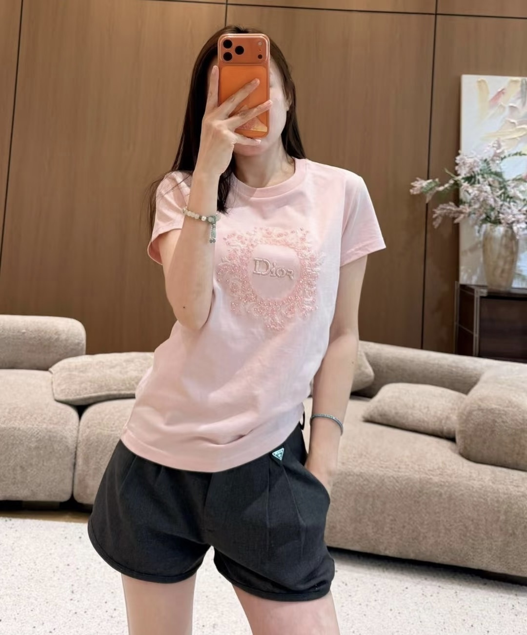 #Dio♡²⁶重工圆领T恤 立体手工钉珠 高级感拉满黑白粉三色 高支棉面料 透气亲肤 高品质定制 现货首