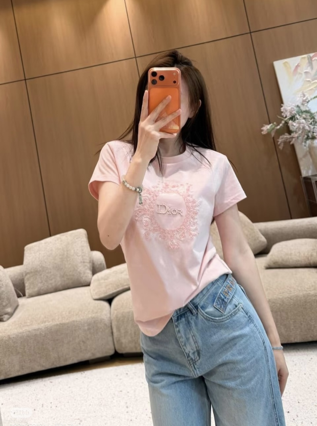 #Dio♡²⁶重工圆领T恤 立体手工钉珠 高级感拉满黑白粉三色 高支棉面料 透气亲肤 高品质定制 现货首
