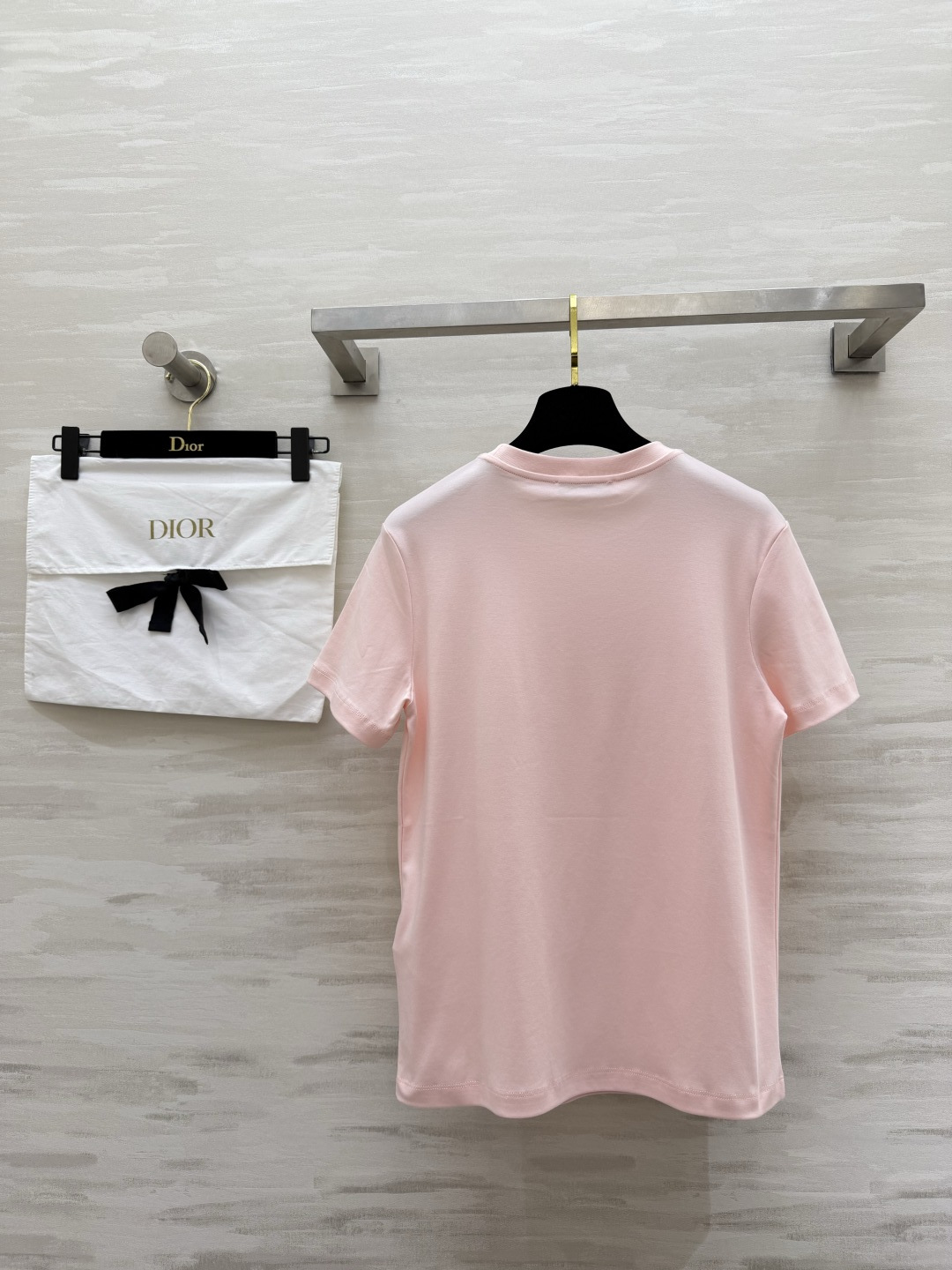 #Dio♡²⁶重工圆领T恤 立体手工钉珠 高级感拉满黑白粉三色 高支棉面料 透气亲肤 高品质定制 现货首