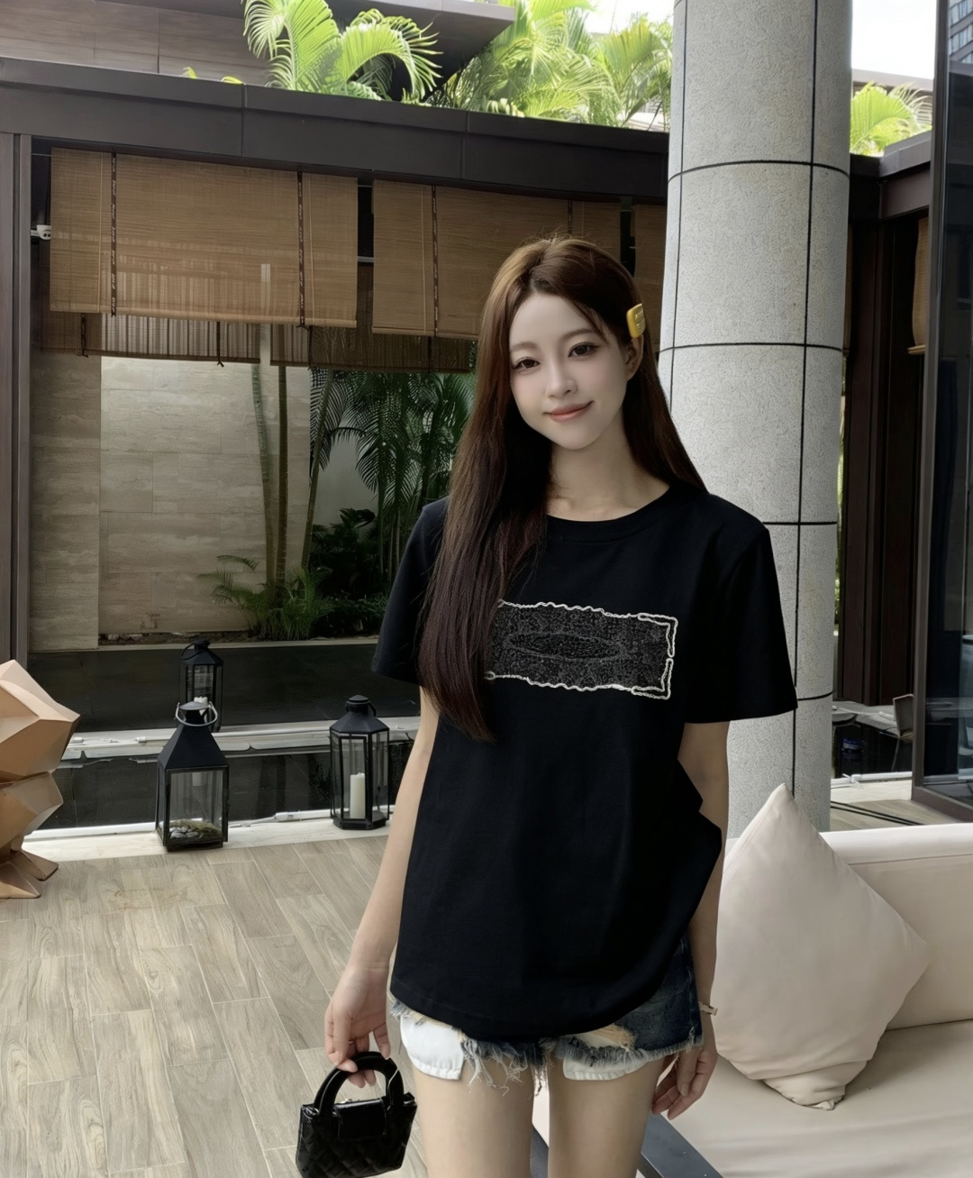 #CHANE♡²⁶ss浮雕刺绣T恤 把“高级感”焊在身上的夏日本命上衣✨定染纯棉面料 软糯亲肤 胸口立体