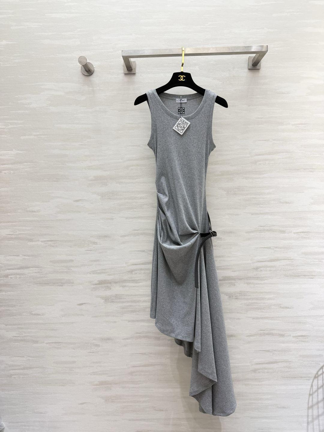 NO:804199,#Loew pitted sundress comes with its own belt to look slimmer and become a god!  Relaxing outfit with gray/black ceiling to seal the deal!  Super easy to wear and not picky!  High-quality customization, available in stock first size S/M/L (S size bust 78, skirt length 96-139),,loewe,skirts,19860909#Loew坑条背心裙 自带腰带 显瘦封神！松弛感穿搭天花板灰/黑两色封神！超级好穿不挑人！高品质定制 现货首发sizeS/M/L（s码胸围78,裙长96-139）,,loewe,skirts,,Women's clothing