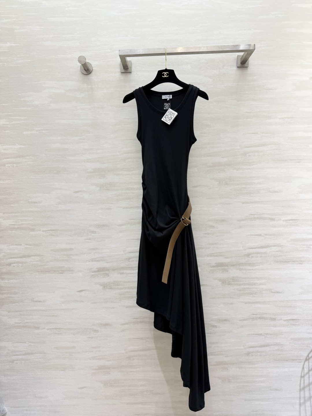 NO:804193,#Loew pitted sundress comes with its own belt to look slimmer and become a god!  Relaxing outfit with gray/black ceiling to seal the deal!  Super easy to wear and not picky!  High-quality customization, available in stock first size S/M/L (S size bust 78, skirt length 96-139, loewe, skirts,19860909#Loew坑条背心裙 自带腰带 显瘦封神！松弛感穿搭天花板灰/黑两色封神！超级好穿不挑人！高品质定制 现货首发sizeS/M/L（s码胸围78,裙长96-139,,loewe,skirts,,Women's clothing