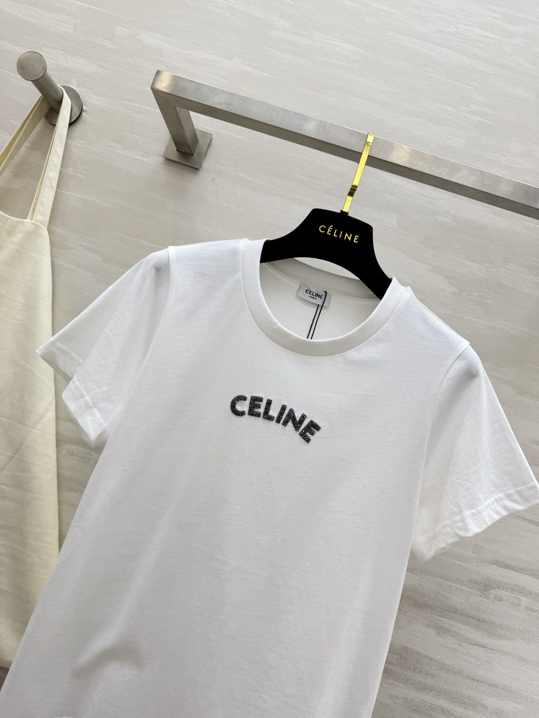 #CELIN²⁶ss经典字母钉珠T恤 法式极简 终极浪漫把高级感穿在身上 胸口重工钉珠CELINE字母低