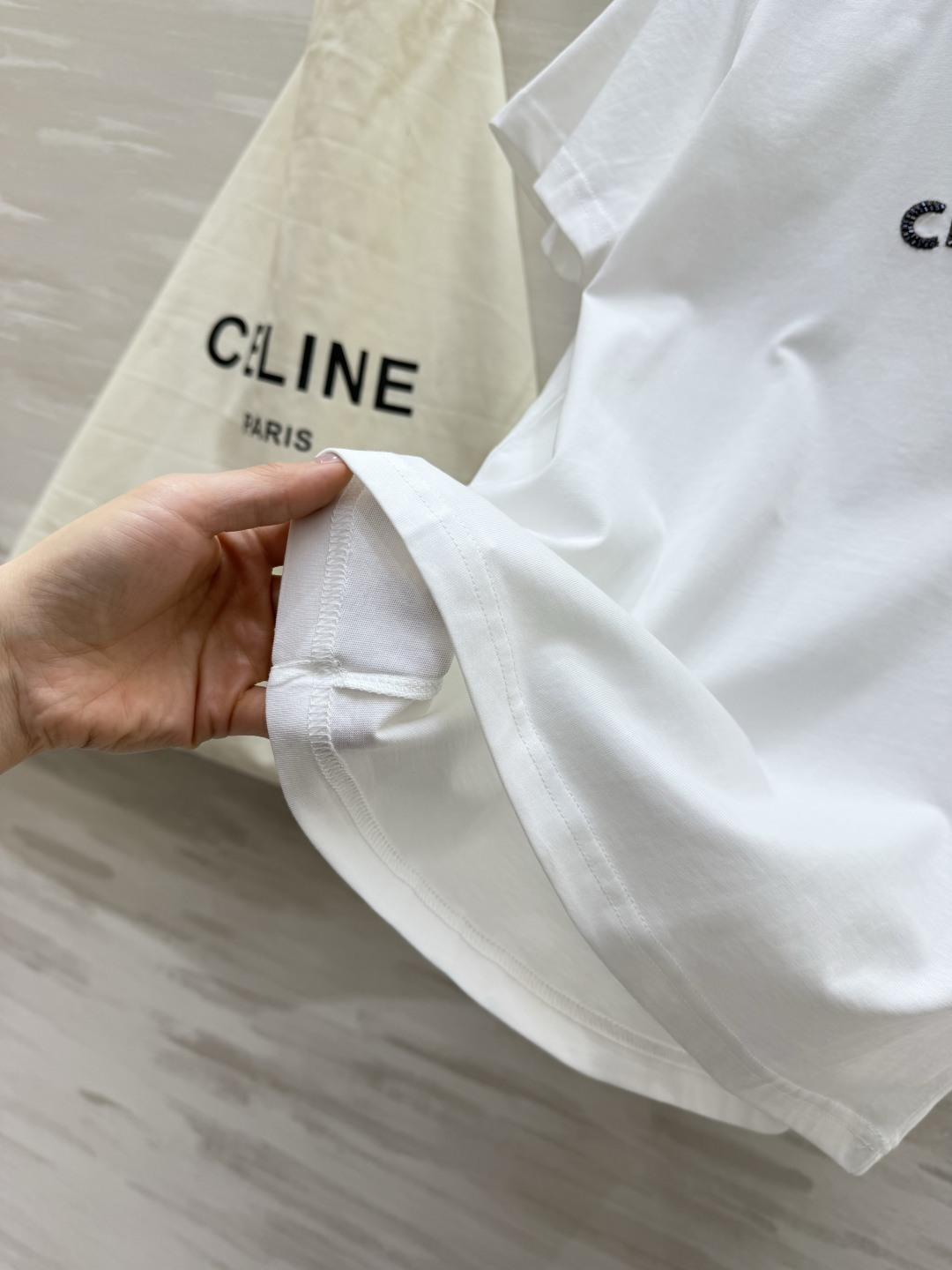 #CELIN²⁶ss经典字母钉珠T恤 法式极简 终极浪漫把高级感穿在身上 胸口重工钉珠CELINE字母低