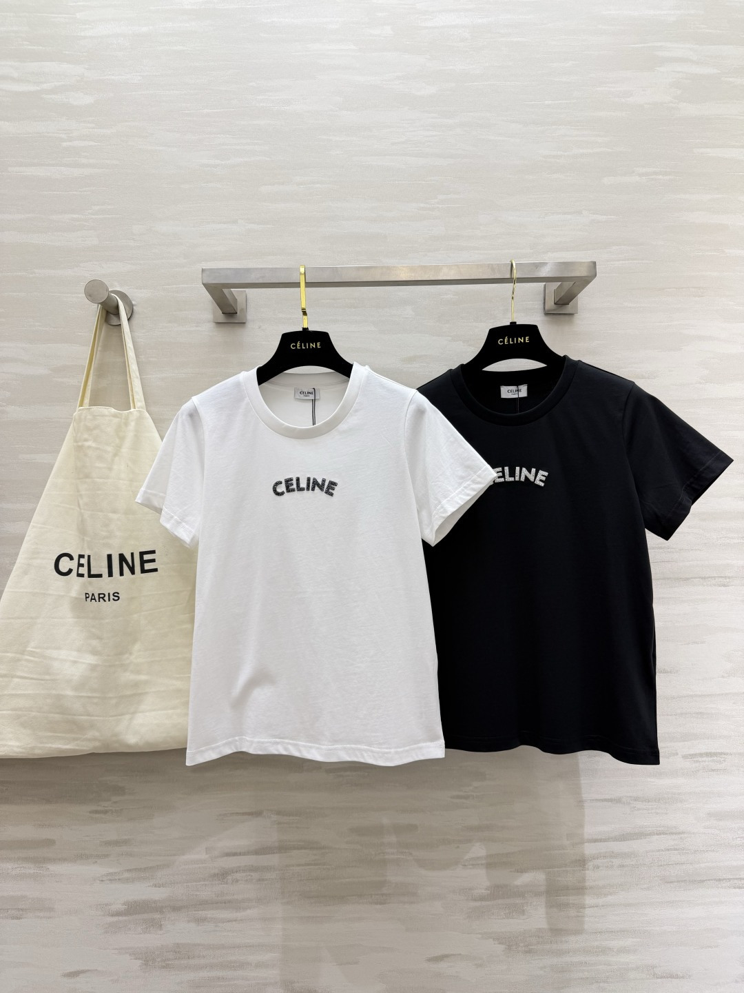 #CELIN²⁶ss经典字母钉珠T恤 法式极简 终极浪漫把高级感穿在身上 胸口重工钉珠CELINE字母低