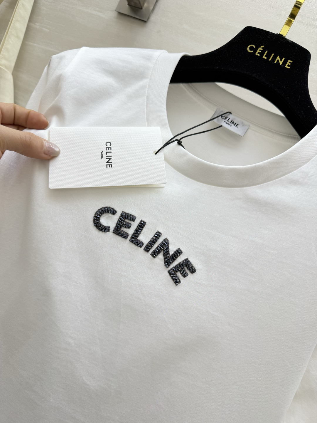 #CELIN²⁶ss经典字母钉珠T恤 法式极简 终极浪漫把高级感穿在身上 胸口重工钉珠CELINE字母低