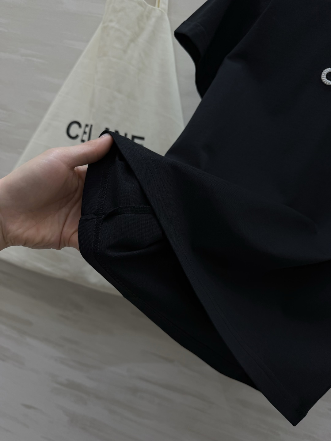 #CELIN²⁶ss经典字母钉珠T恤 法式极简 终极浪漫把高级感穿在身上 胸口重工钉珠CELINE字母低