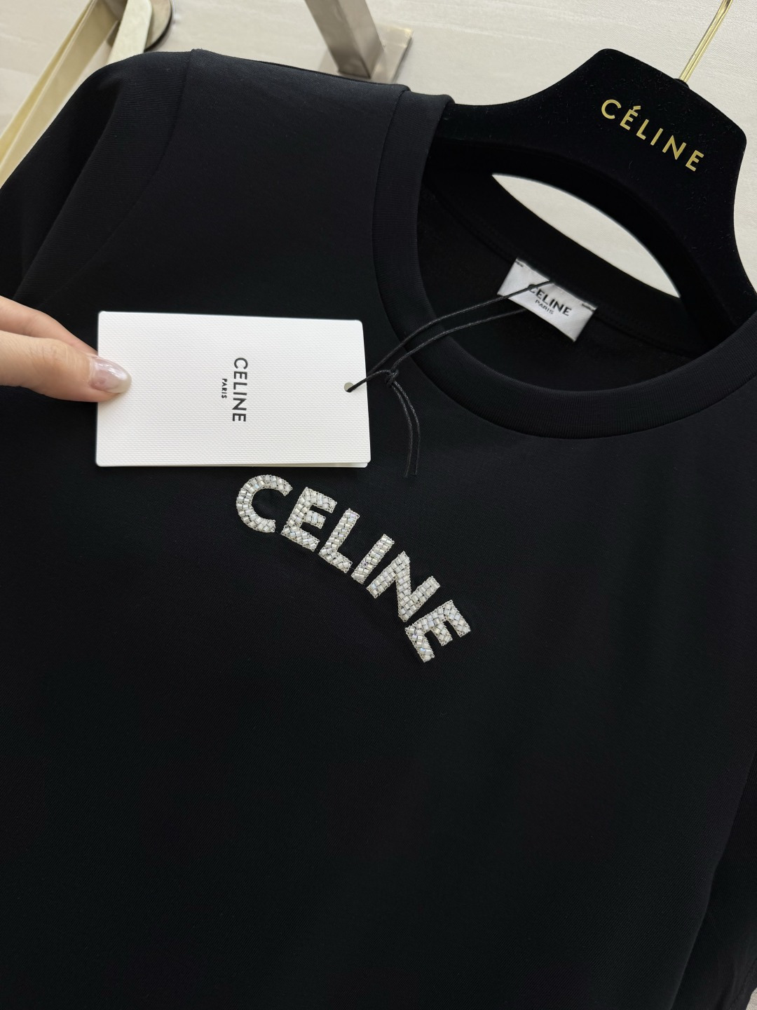 #CELIN²⁶ss经典字母钉珠T恤 法式极简 终极浪漫把高级感穿在身上 胸口重工钉珠CELINE字母低