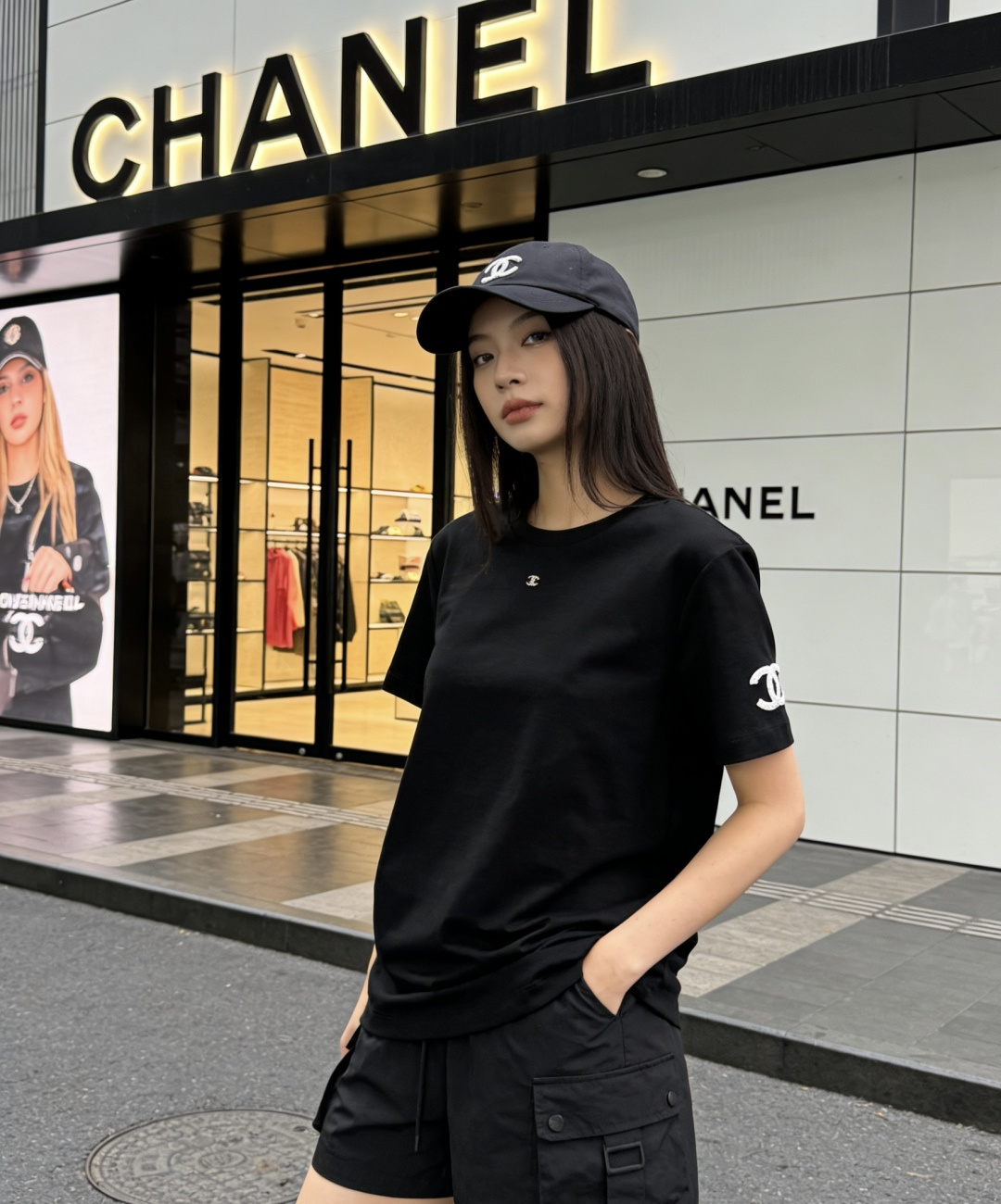 ✨CHANE♡²⁶ss经典双C钉珠T恤✨极简剪裁 高定工艺把高级感焊在身上 胸口水钻双C 袖身钉珠log