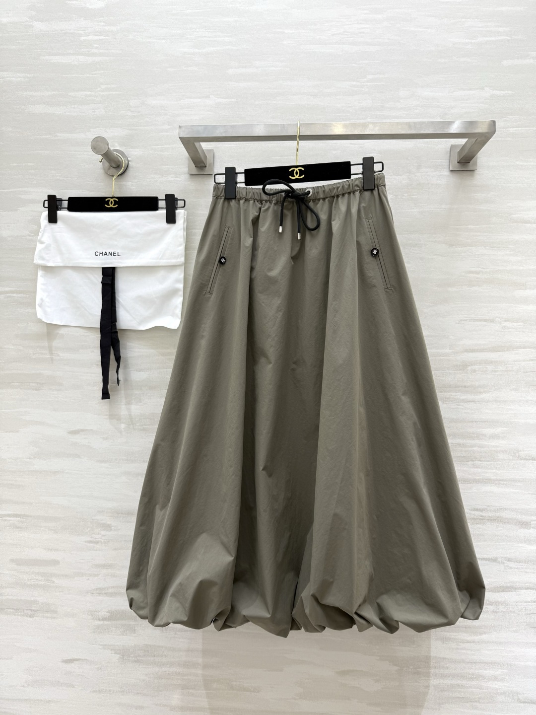 #Chane♡超级爆款 夏日时髦氛围感十足 中古花苞半裙 超级超级显瘦 遮跨的不显肚子的神裙穿不腻啊！质