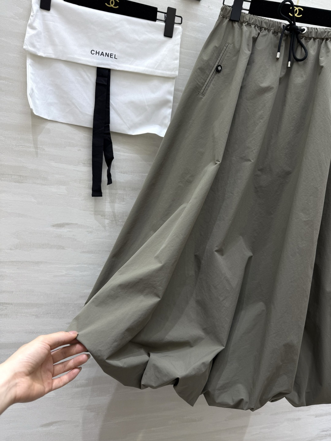 #Chane♡超级爆款 夏日时髦氛围感十足 中古花苞半裙 超级超级显瘦 遮跨的不显肚子的神裙穿不腻啊！质