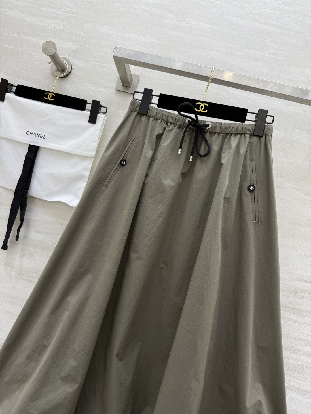 #Chane♡超级爆款 夏日时髦氛围感十足 中古花苞半裙 超级超级显瘦 遮跨的不显肚子的神裙穿不腻啊！质