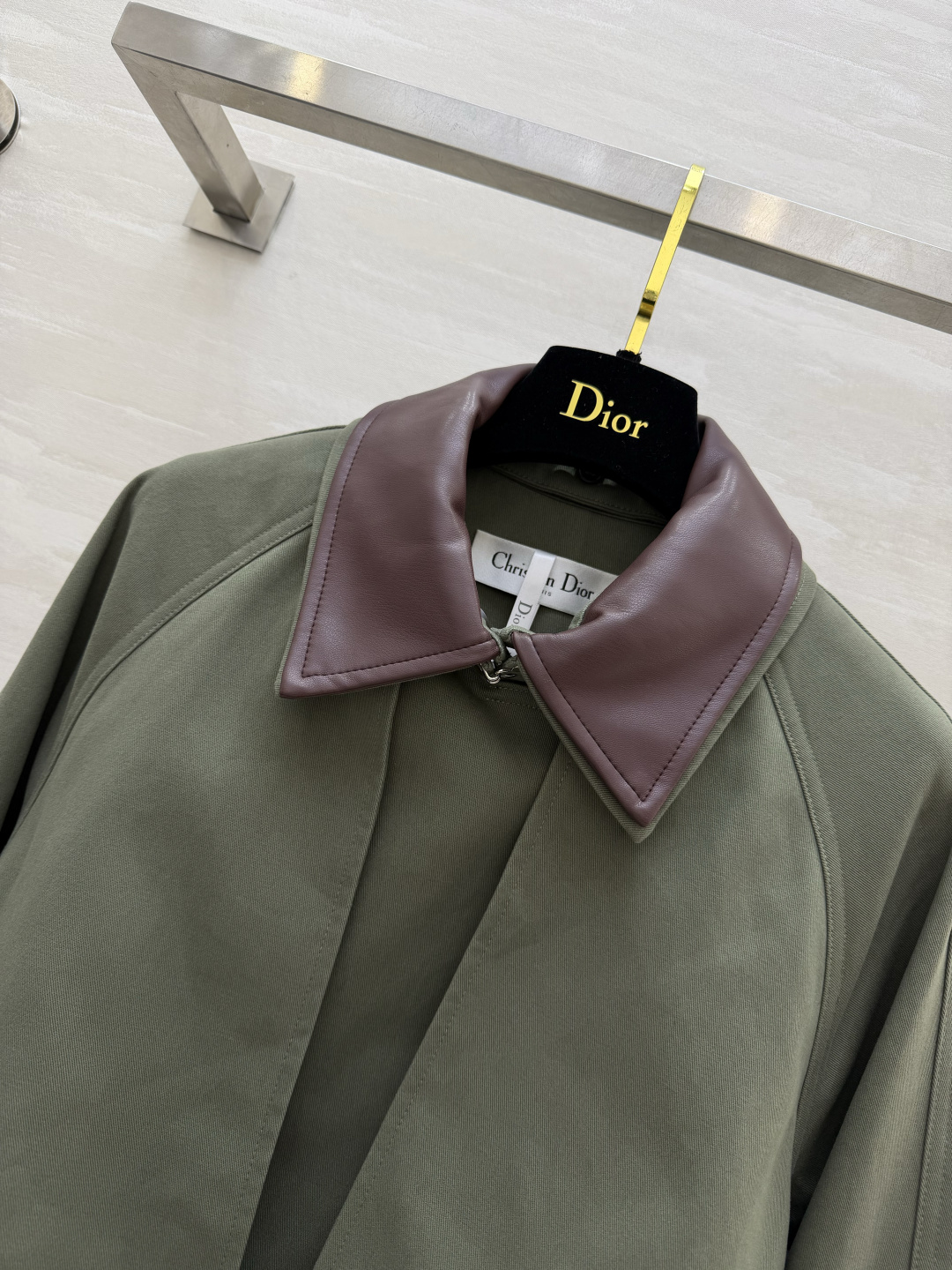 #Dio♡²⁶橄榄绿拼皮领风衣 法式优雅 复古拼皮领+收腰大摆设计 走路带风超有气场 定制进口挺括面料 