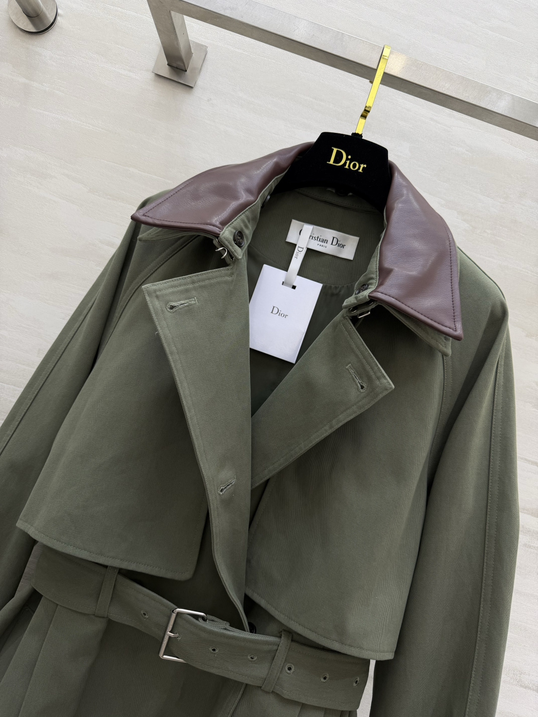 #Dio♡²⁶橄榄绿拼皮领风衣 法式优雅 复古拼皮领+收腰大摆设计 走路带风超有气场 定制进口挺括面料 