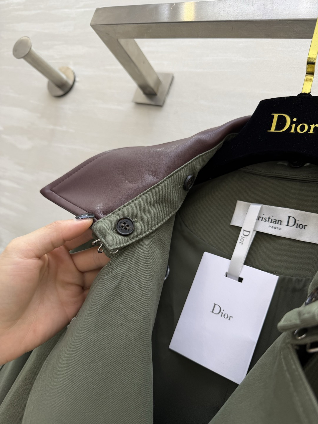 #Dio♡²⁶橄榄绿拼皮领风衣 法式优雅 复古拼皮领+收腰大摆设计 走路带风超有气场 定制进口挺括面料 