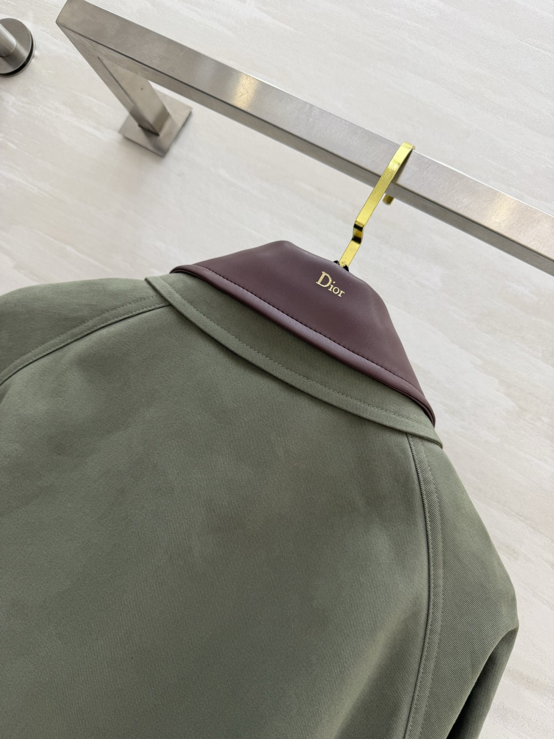 #Dio♡²⁶橄榄绿拼皮领风衣 法式优雅 复古拼皮领+收腰大摆设计 走路带风超有气场 定制进口挺括面料 