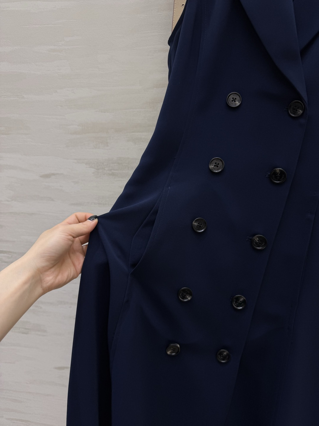 #RalphLaure♡²⁶ss藏青无袖西装裙 双排扣西装领设计干练又优雅 同色系腰带精准收腰 秒变三七
