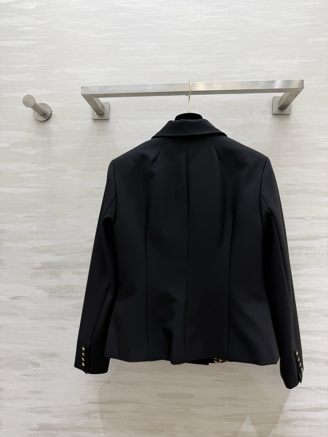 #D&G²⁶ss黑色双排扣西装 永不过时的气场神器✨利落收腰剪裁 豹纹里衬暗藏小心机 金色DG扣细节拉满