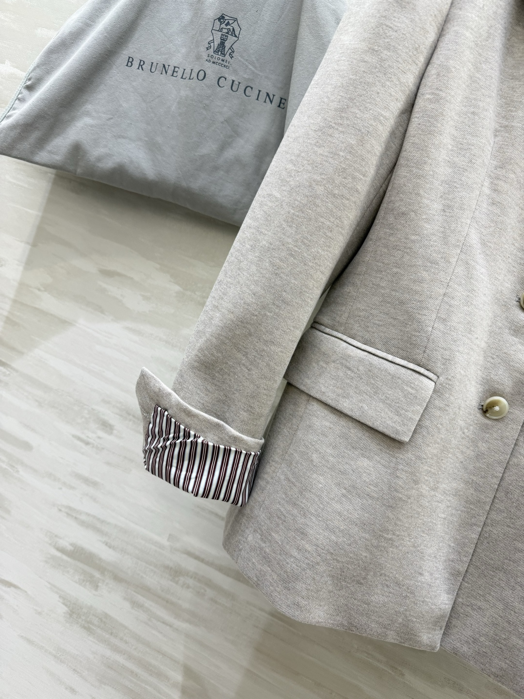 #Brunello Cucinell♡²⁶燕麦色收腰西装 「低调奢华」 软糯亲肤的羊绒混纺面料 自带高级