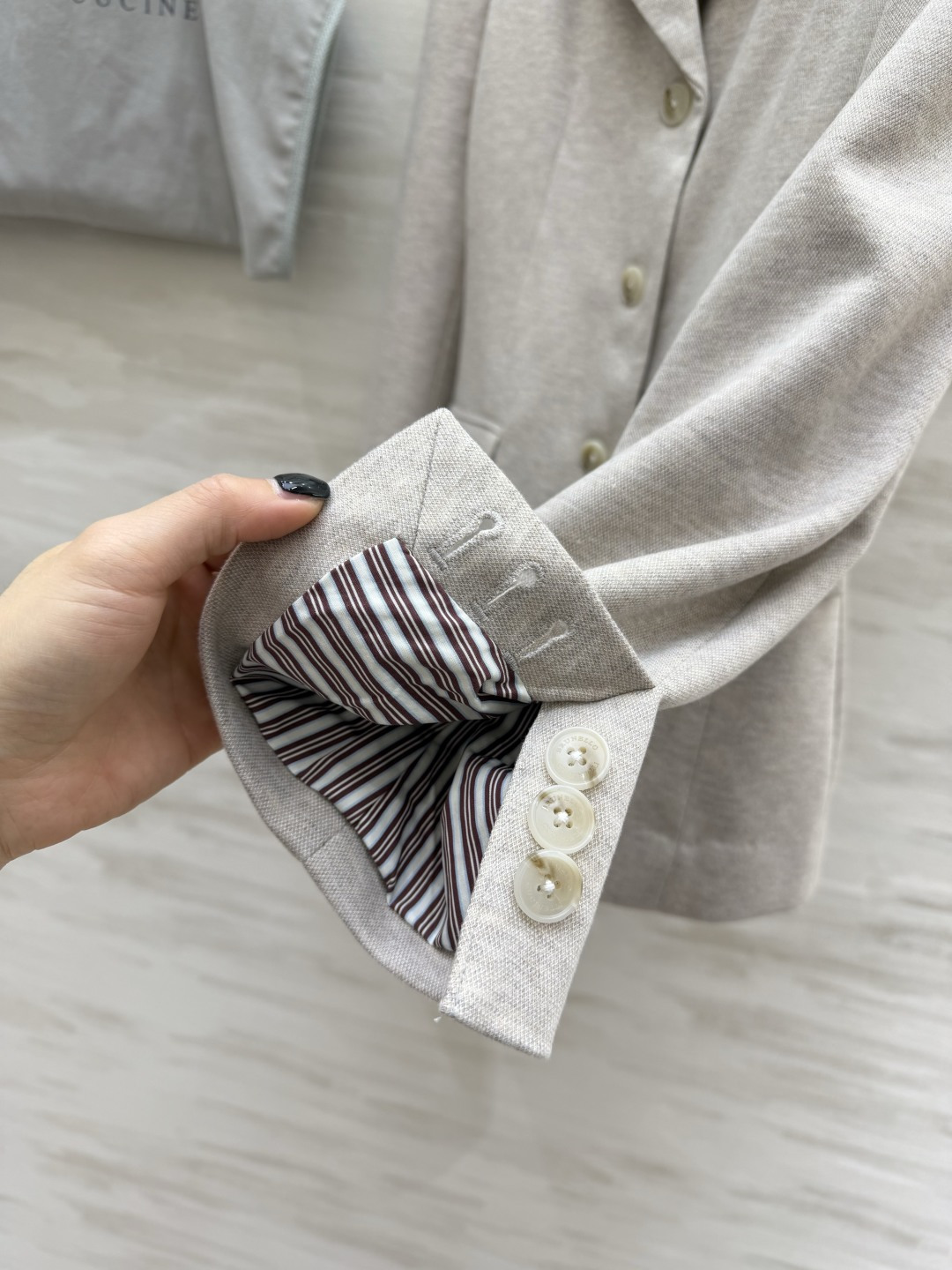 #Brunello Cucinell♡²⁶燕麦色收腰西装 「低调奢华」 软糯亲肤的羊绒混纺面料 自带高级