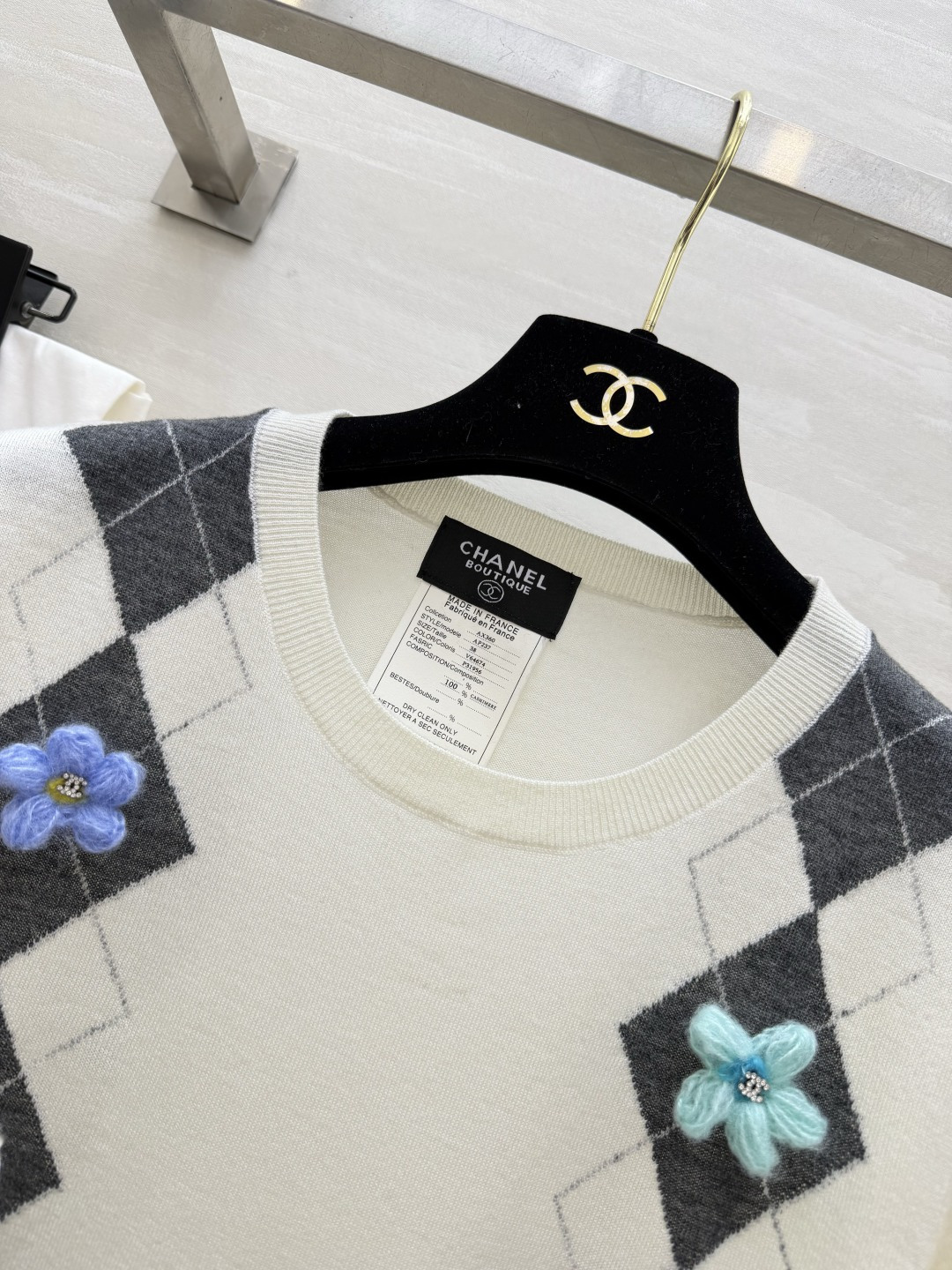 #Chane♡²⁶山茶花菱格短袖针织衫｜ 经典菱格纹 立体手工山茶花 每一朵都缀着双C标！奶白/花灰两色