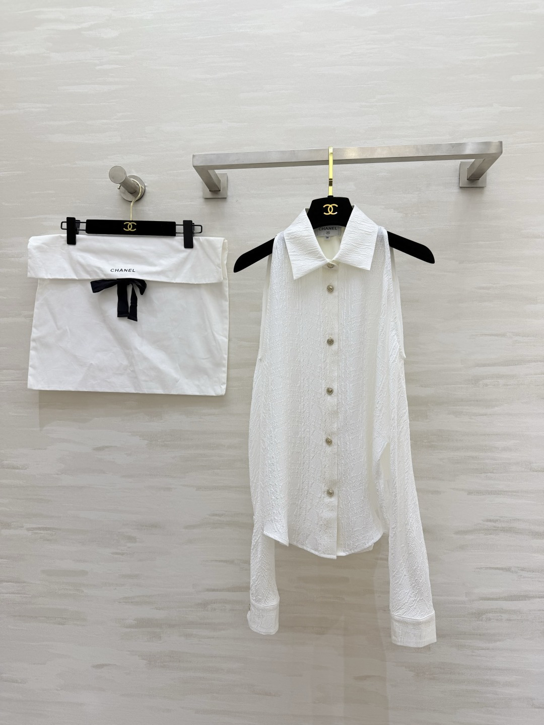 #Chane♡²⁶露肩提花衬衫 把「优雅」刻进DNA里的一件！立体提花肌理自带高级感 纯白干净又显贵！小