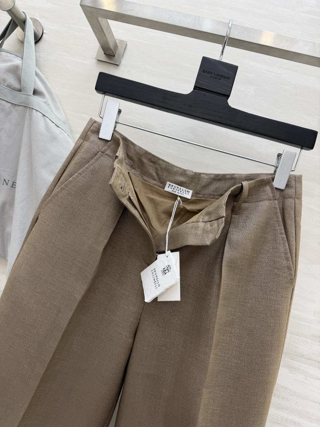 #Brunello Cucinell♡²⁶金棕亚麻阔腿裤 BC老粉一眼沦陷的神仙裤型！自带细闪的亚麻混纺