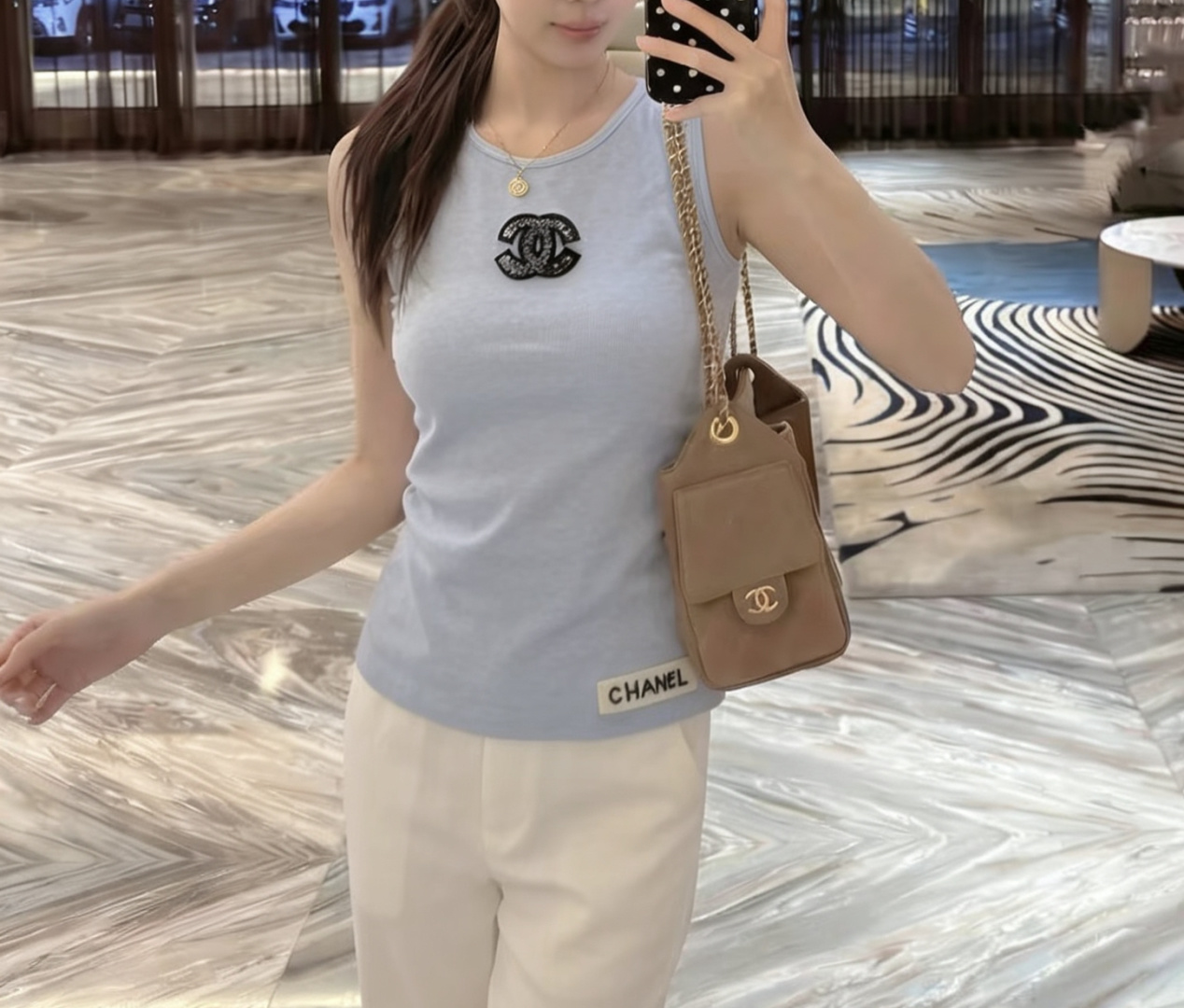 「CHANE♡²⁶中古风双C亮片背心」奶白柔光｜浅蓝清冷｜闪片双C法式精致感拉满！上身即显贵，百搭不挑人