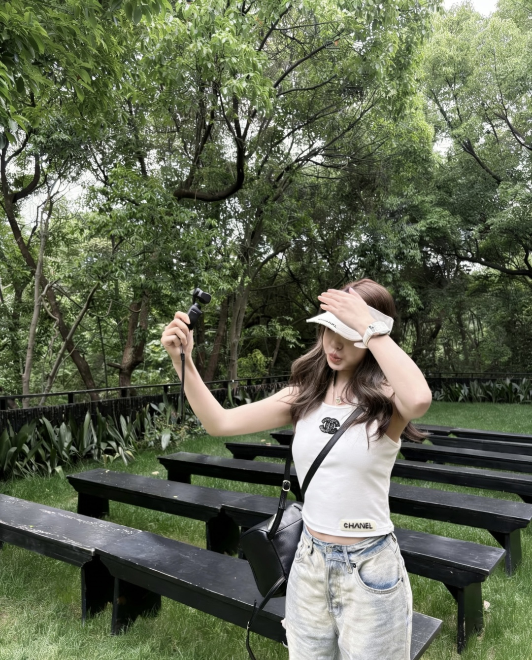 「CHANE♡²⁶中古风双C亮片背心」奶白柔光｜浅蓝清冷｜闪片双C法式精致感拉满！上身即显贵，百搭不挑人