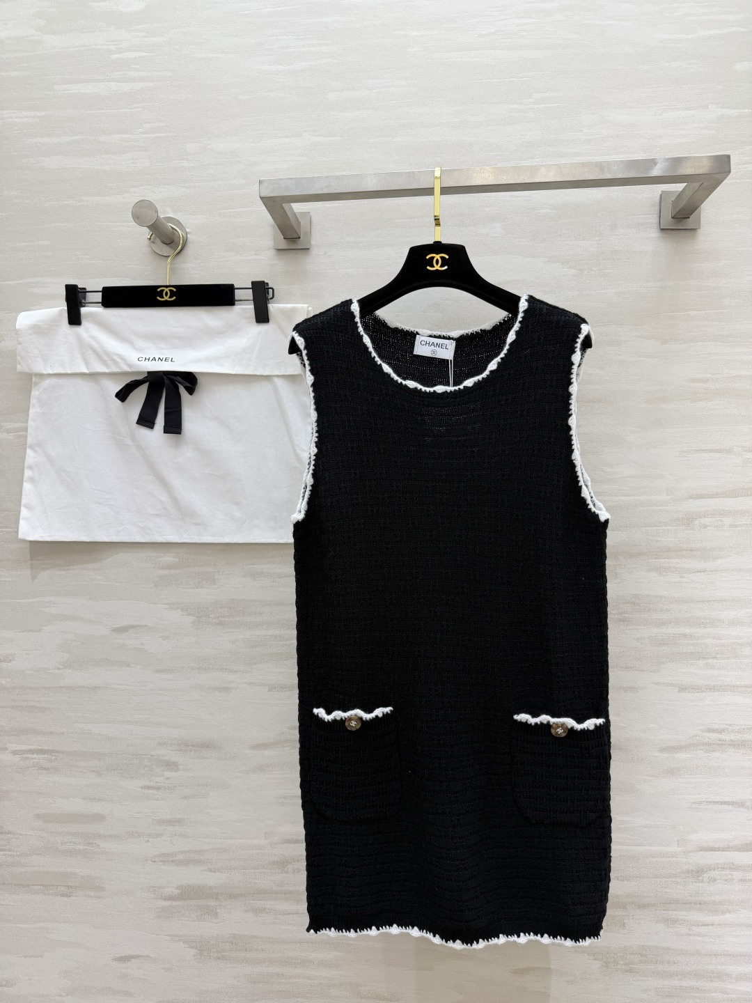 #Chane♡²⁶经典毛织背心裙｜永不过时的法式优雅 黑白双色直接封神 肌理感针织+毛边撞色设计 口袋双