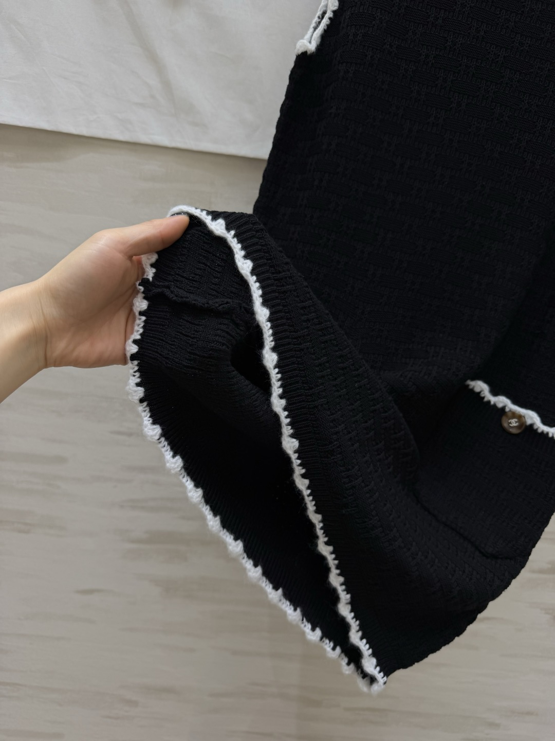 #Chane♡²⁶经典毛织背心裙｜永不过时的法式优雅 黑白双色直接封神 肌理感针织+毛边撞色设计 口袋双