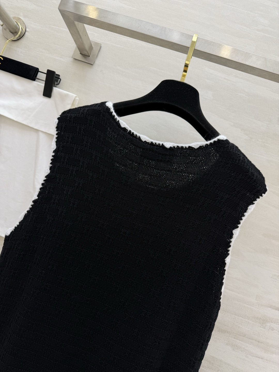 #Chane♡²⁶经典毛织背心裙｜永不过时的法式优雅 黑白双色直接封神 肌理感针织+毛边撞色设计 口袋双