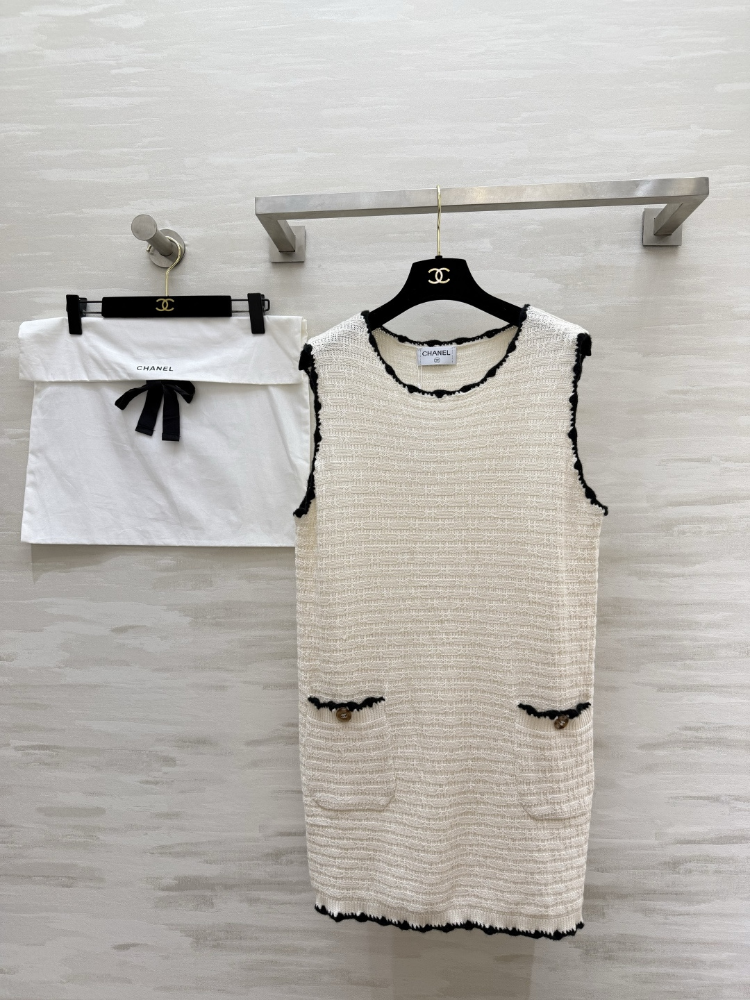 #Chane♡²⁶经典毛织背心裙｜永不过时的法式优雅 黑白双色直接封神 肌理感针织+毛边撞色设计 口袋双