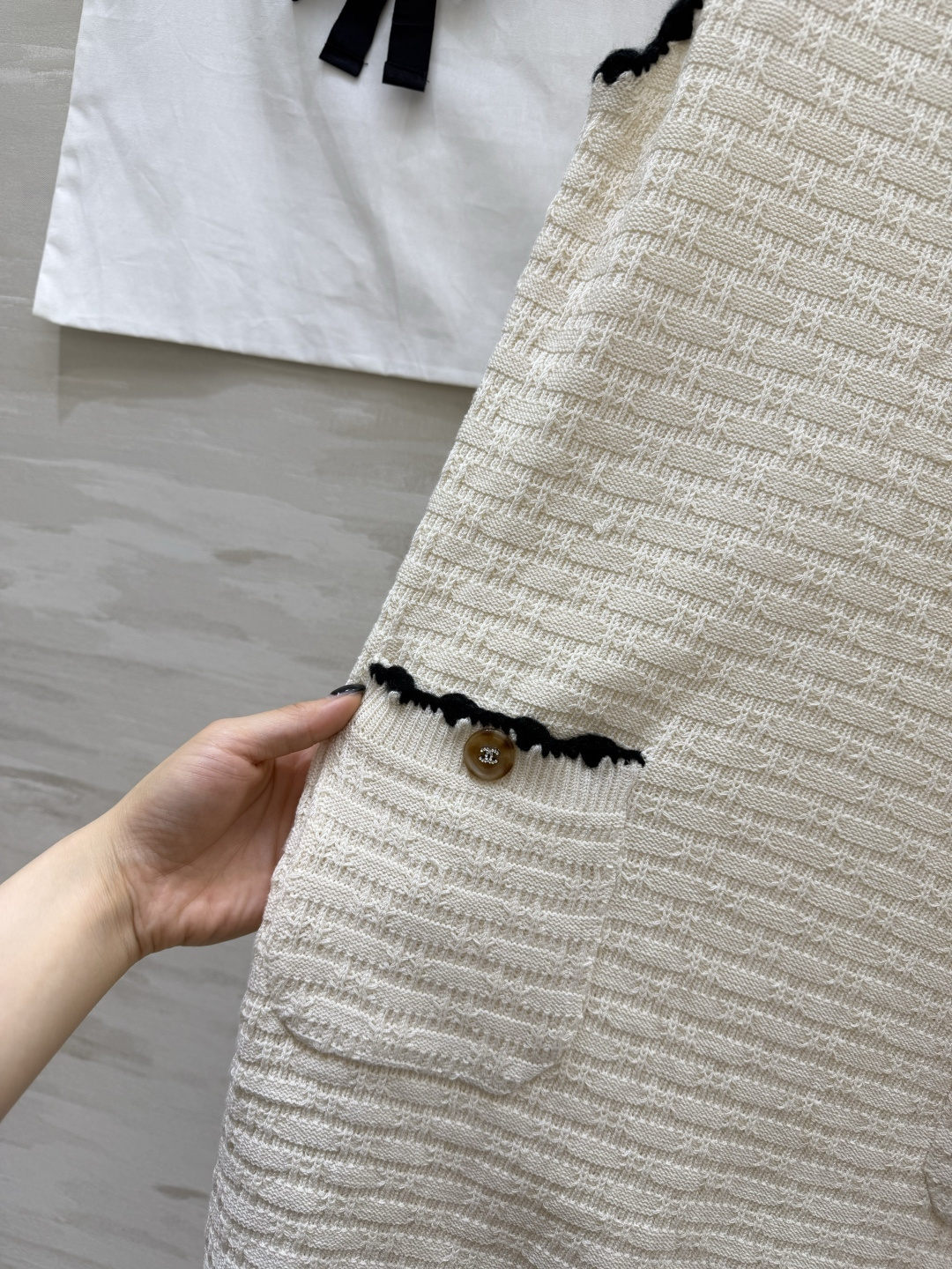 #Chane♡²⁶经典毛织背心裙｜永不过时的法式优雅 黑白双色直接封神 肌理感针织+毛边撞色设计 口袋双
