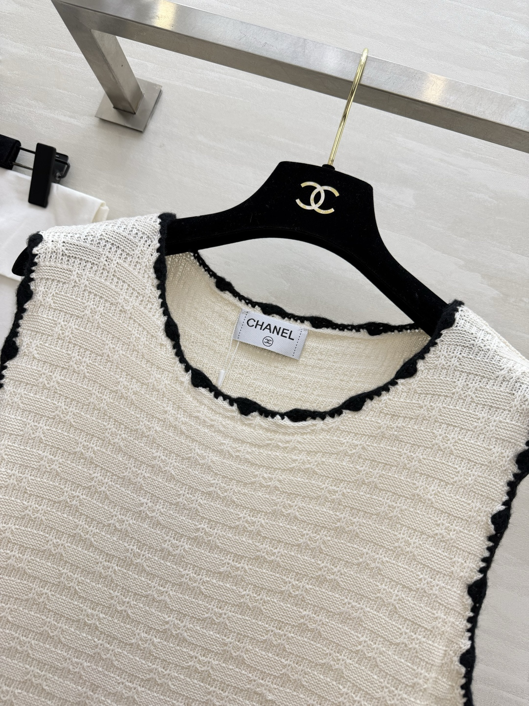 #Chane♡²⁶经典毛织背心裙｜永不过时的法式优雅 黑白双色直接封神 肌理感针织+毛边撞色设计 口袋双