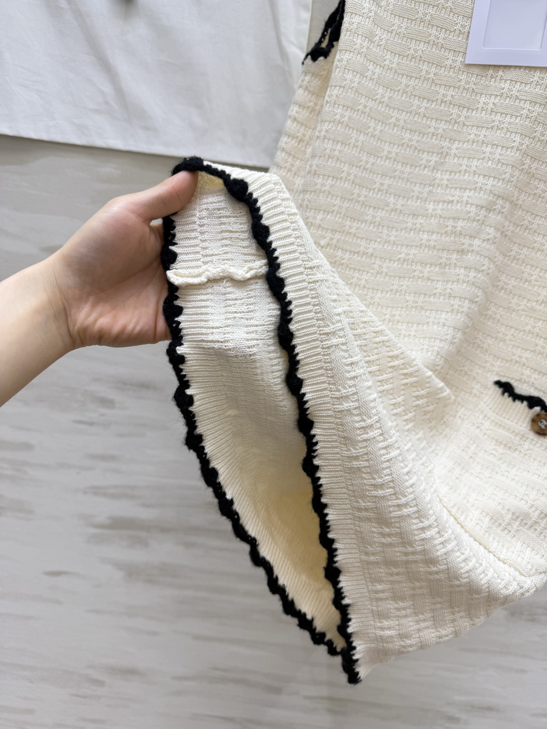 #Chane♡²⁶经典毛织背心裙｜永不过时的法式优雅 黑白双色直接封神 肌理感针织+毛边撞色设计 口袋双