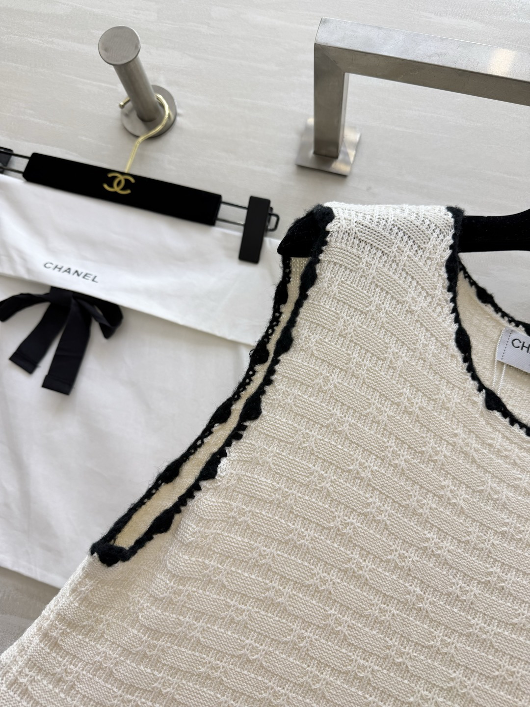 #Chane♡²⁶经典毛织背心裙｜永不过时的法式优雅 黑白双色直接封神 肌理感针织+毛边撞色设计 口袋双