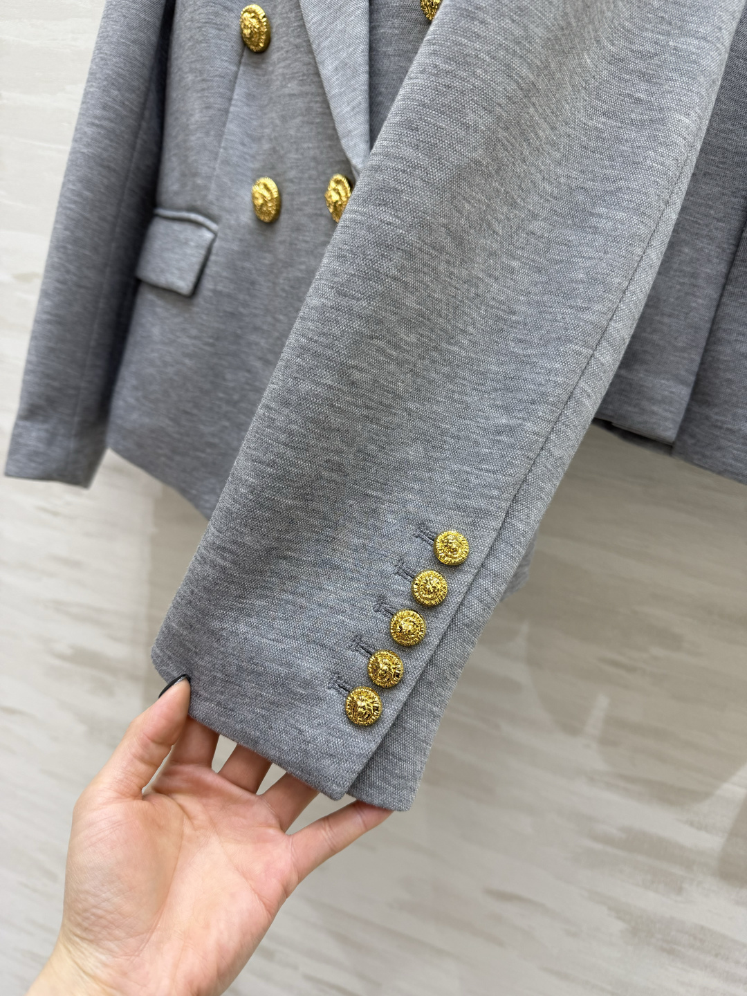 #BALMAI♡²⁶金扣西装百褶裙套装✨ 法式贵气高级灰调自带清冷贵气感 标志性浮雕金扣双排扣西装挺括有