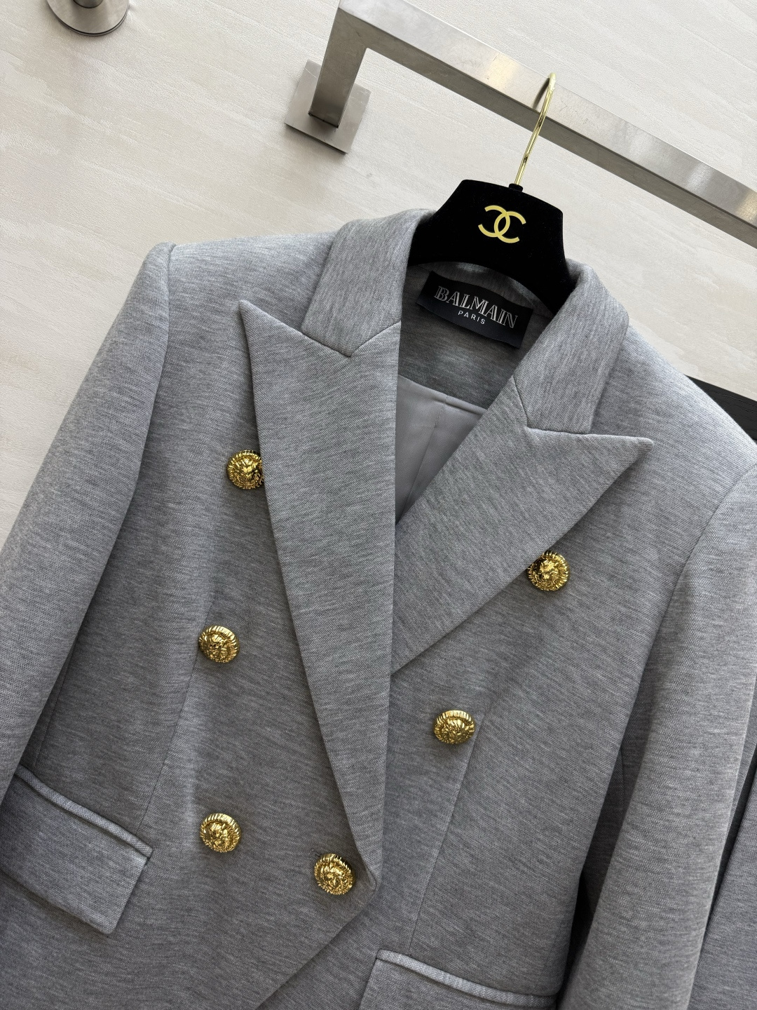 #BALMAI♡²⁶金扣西装百褶裙套装✨ 法式贵气高级灰调自带清冷贵气感 标志性浮雕金扣双排扣西装挺括有