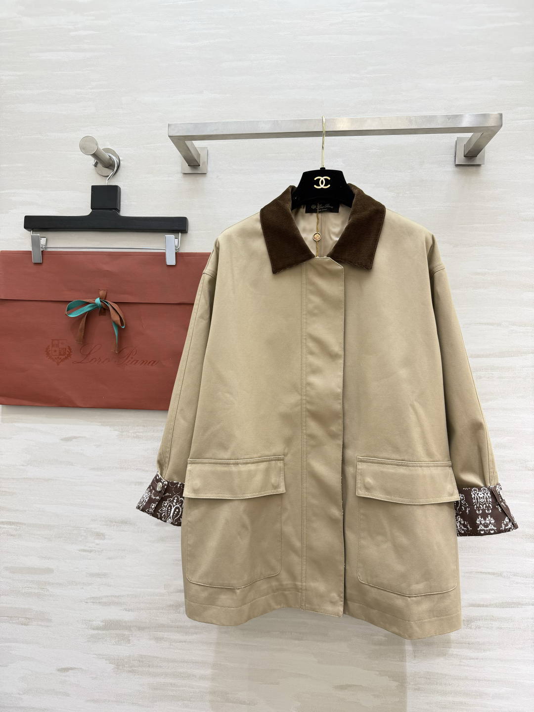 ✨Loro Pian♡²⁶卡其色灯芯绒领风衣外套✨老钱风穿搭的终极答案！经典卡其色 灯芯绒撞色领 复古又