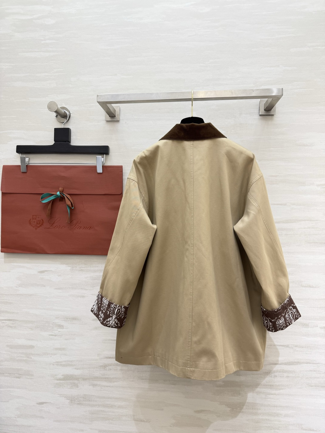 ✨Loro Pian♡²⁶卡其色灯芯绒领风衣外套✨老钱风穿搭的终极答案！经典卡其色 灯芯绒撞色领 复古又