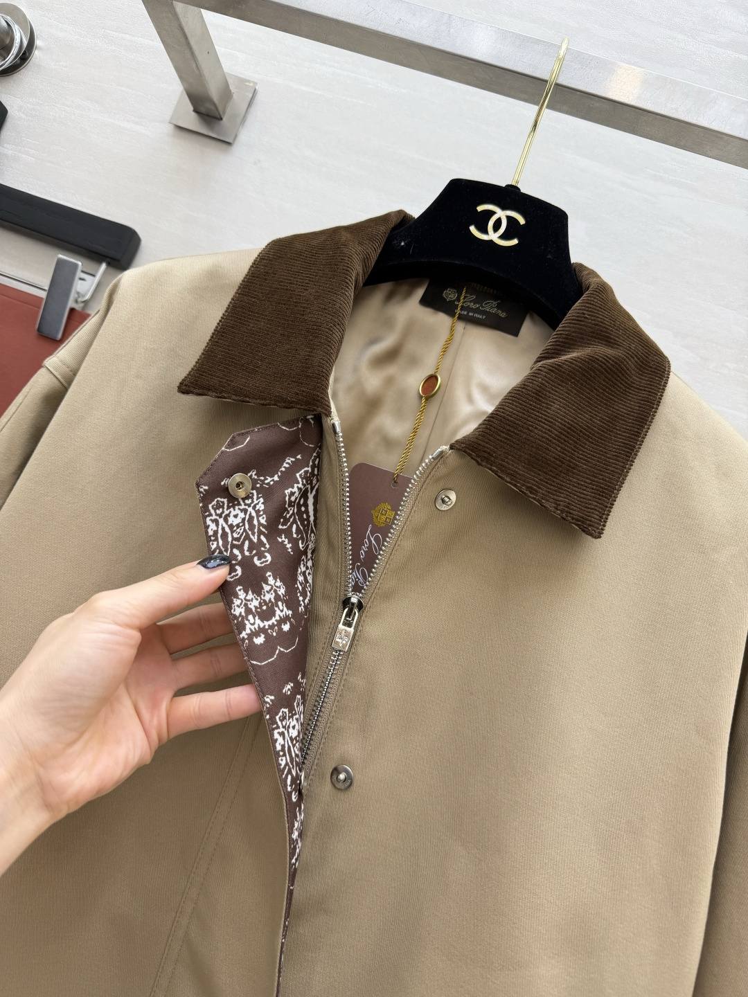 ✨Loro Pian♡²⁶卡其色灯芯绒领风衣外套✨老钱风穿搭的终极答案！经典卡其色 灯芯绒撞色领 复古又