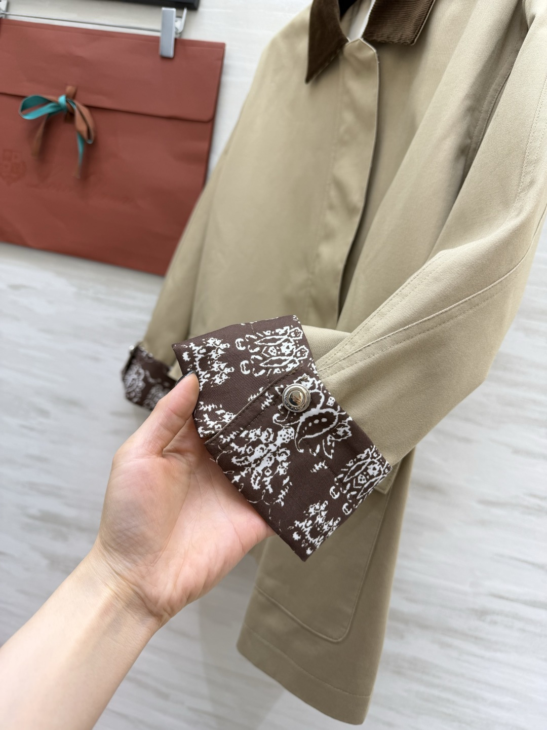 ✨Loro Pian♡²⁶卡其色灯芯绒领风衣外套✨老钱风穿搭的终极答案！经典卡其色 灯芯绒撞色领 复古又