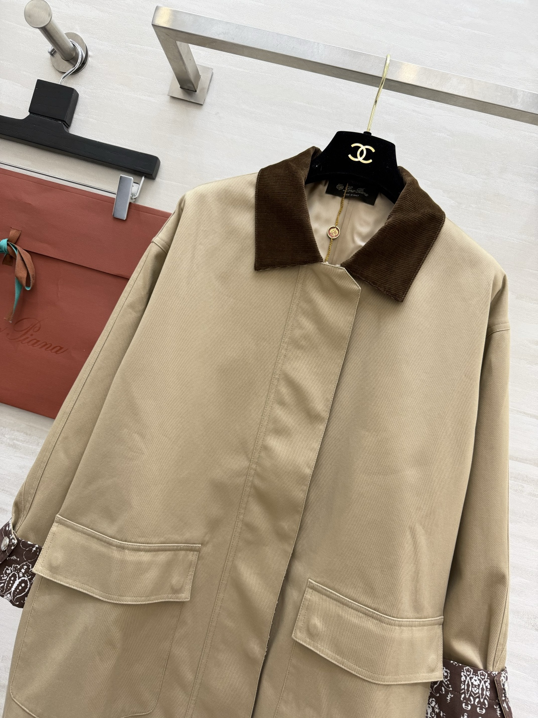 ✨Loro Pian♡²⁶卡其色灯芯绒领风衣外套✨老钱风穿搭的终极答案！经典卡其色 灯芯绒撞色领 复古又