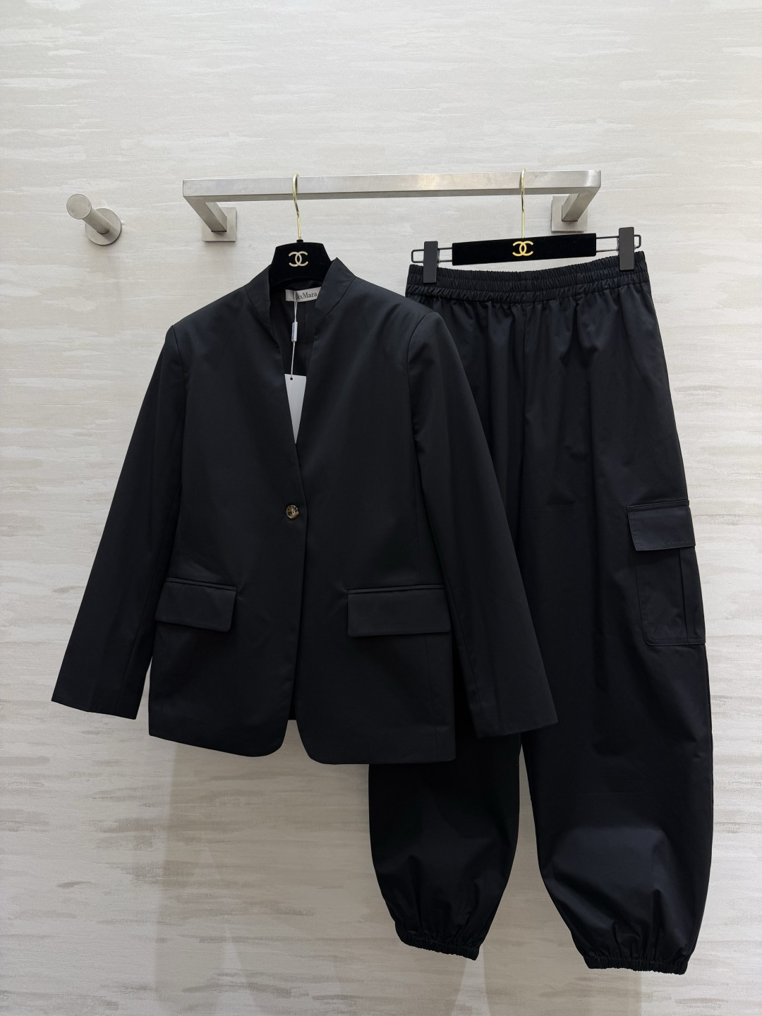 #MaxMara²⁶驼色立领西装｜把老钱风松弛感焊在身上 经典驼色永不过时 自带高级滤镜 利落立领设计修