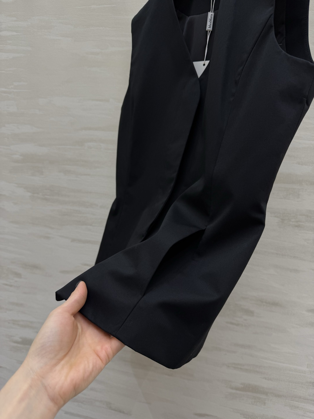 ✨ MaxMara²⁶驼色V领收腰马甲｜把老钱风松弛感焊在身上 经典驼色永不过时 自带高级滤镜 利落V领